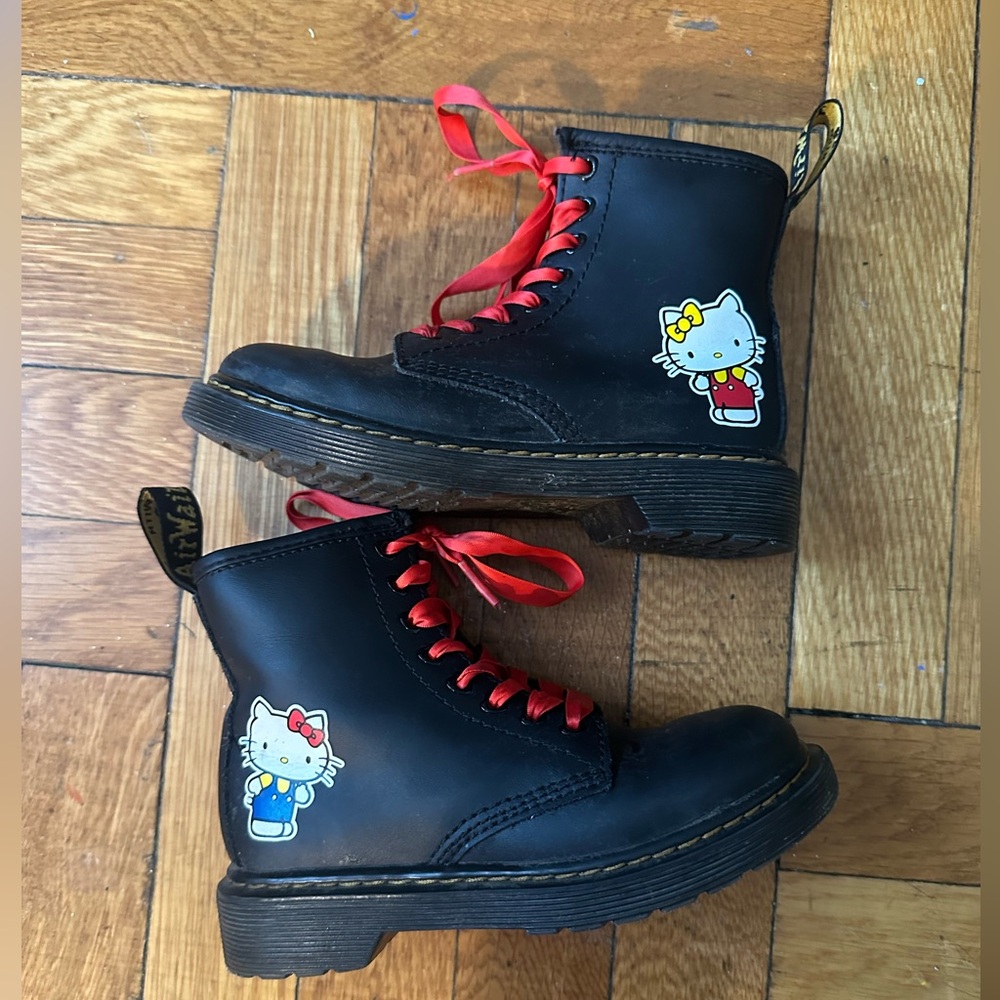 Dr. Marten Hello Kitty 1460 kids Sz 12